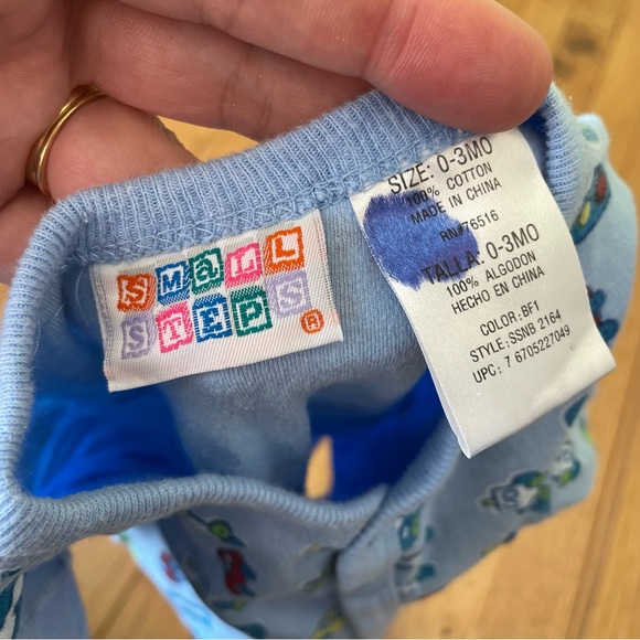 VTG SMALL STEPS BLUE CAR TRAFFIC GRAPHIC PRINT BABY ONESIE SIZE 0/3M 100% COTTON - Picture 3 of 3